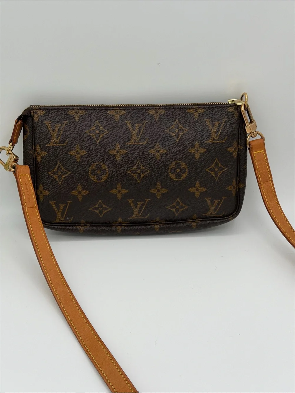 Louis Vuitton Monogram pochette GM with Louis Vuitton strap 😍